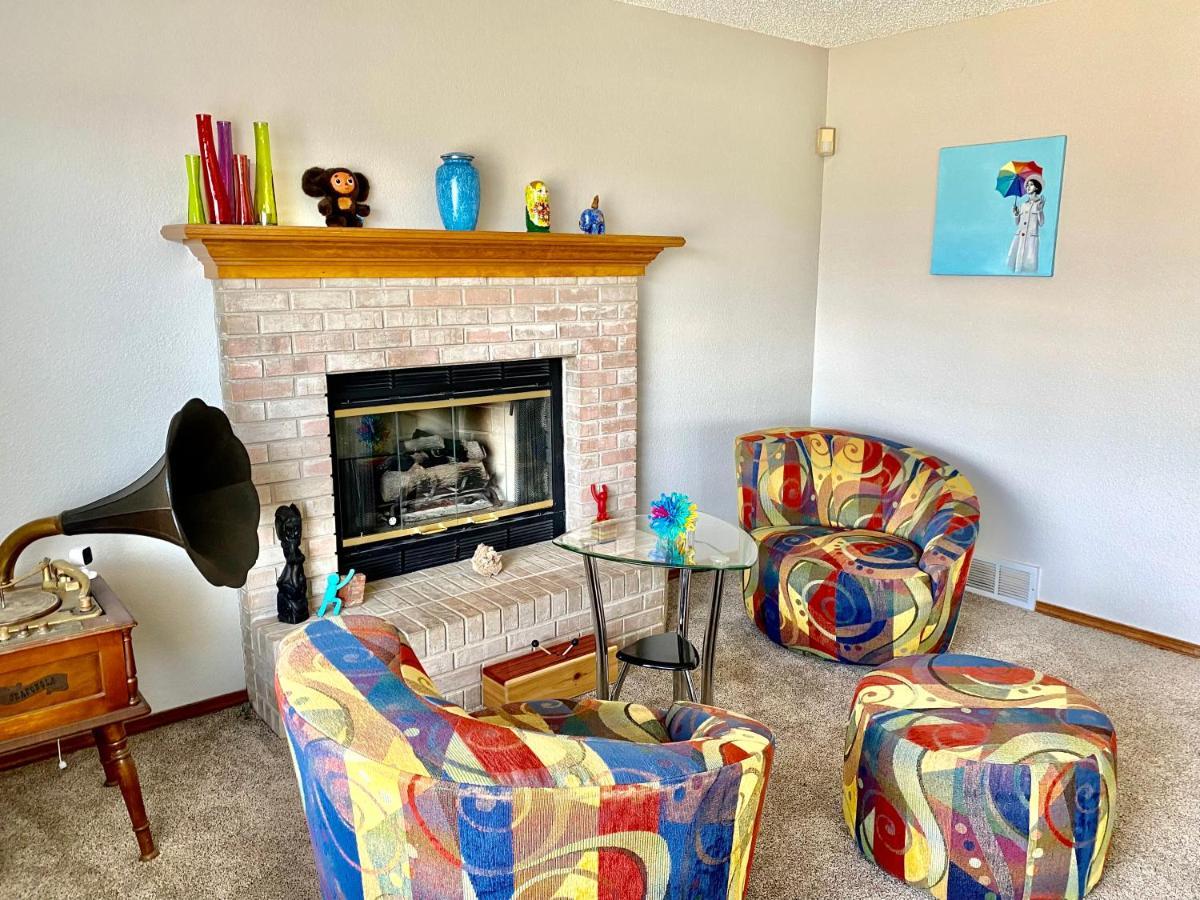 Artsy Home Close To Usafa With Fireplace And Patio Colorado Springs Exterior foto